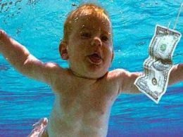 Après avoir pris la pose pour Nevermind, Spencer Elden reprend la pose 25 ans plus tard