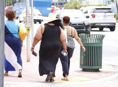 Les femmes en surpoids donnent plus facilement naissance à des enfants également en surpoids